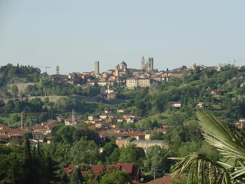 B&B Ca Rossa Bergamo 2*,  Italy